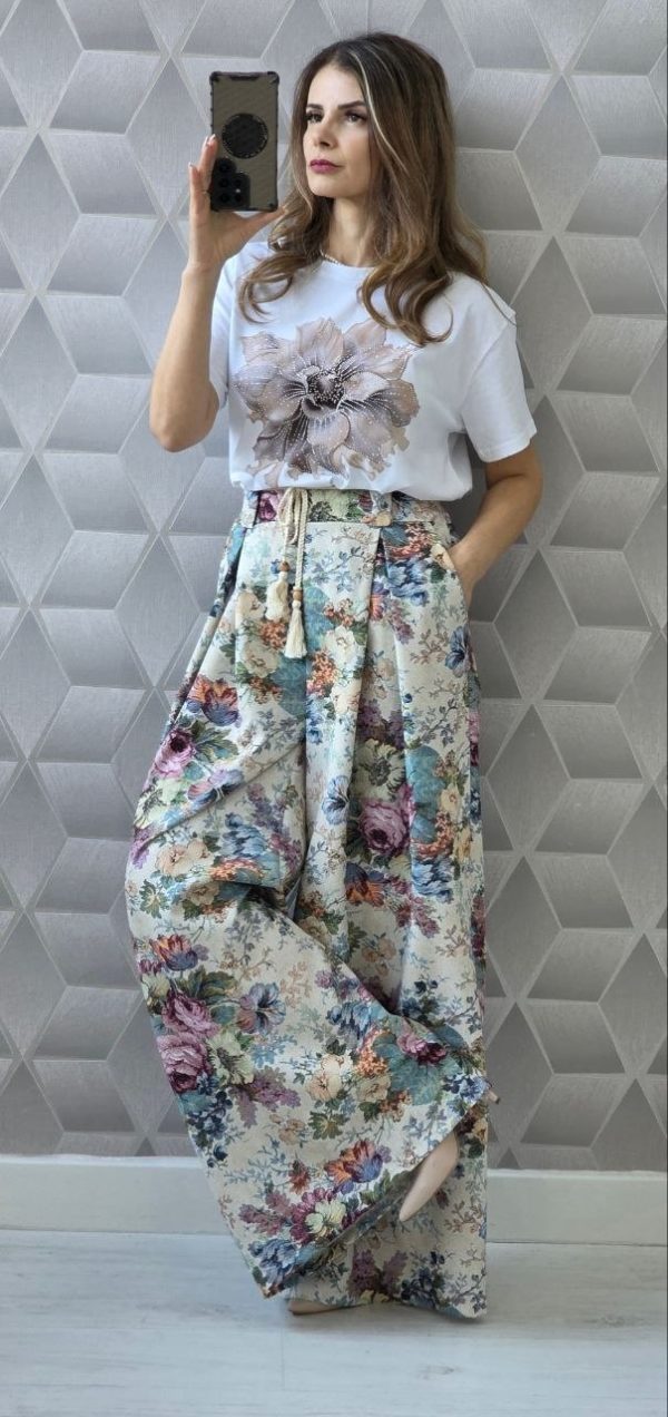 Pantaloni evazati cu imprimeuri florale Essence bej