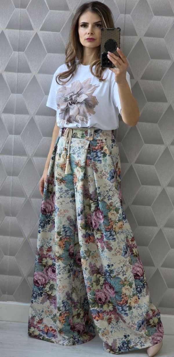 Pantaloni evazati cu imprimeuri florale Essence bej