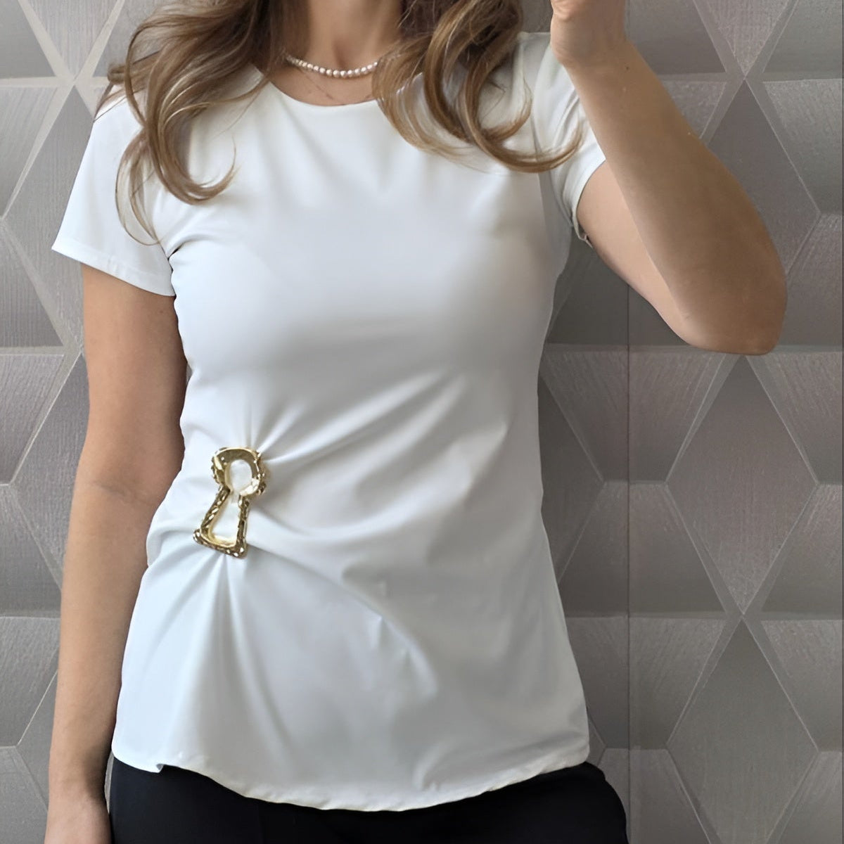 Tricou din lycra cu brosa detasabila Eveline alb